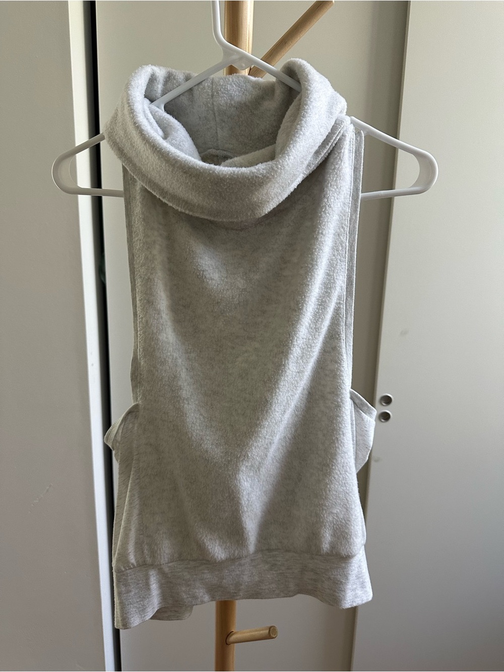 ALO Yoga Light Gray Sleeveless Cowl Neck Sweater Vest